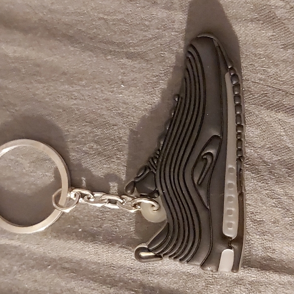 AIRMAX KEYCHAIN - Picture 2 of 2